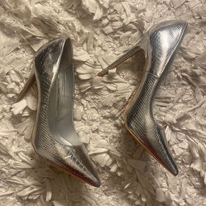 New never worn silver pointed toe heels